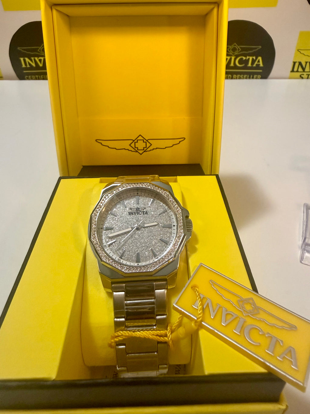 Invicta Speedway 42mm Mens Watchin a yellow Invicta box