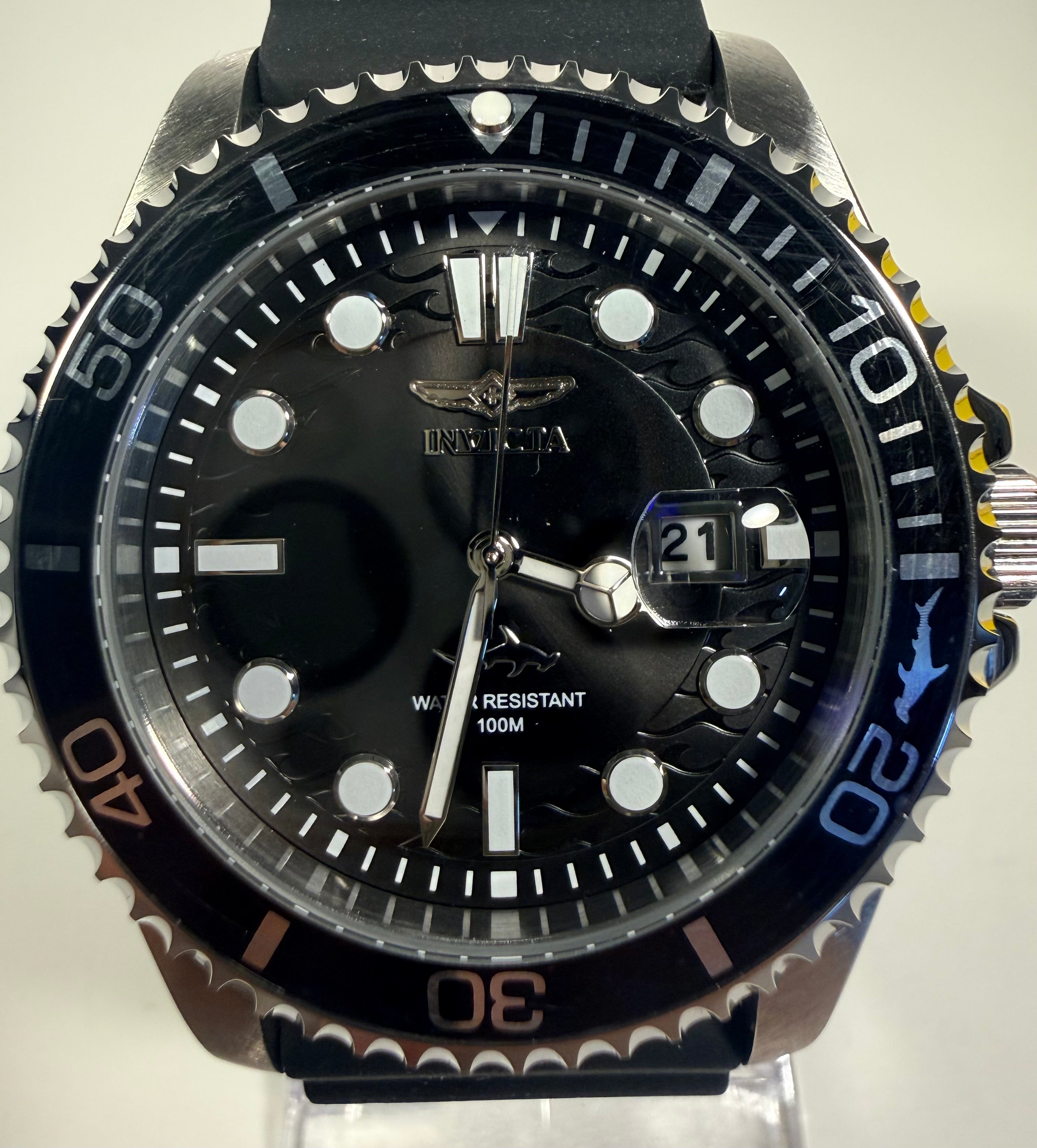 47161 Mens Pro Diver Stainless Steel Polyurethane Strap Black Dial 100m WR 48mm close up