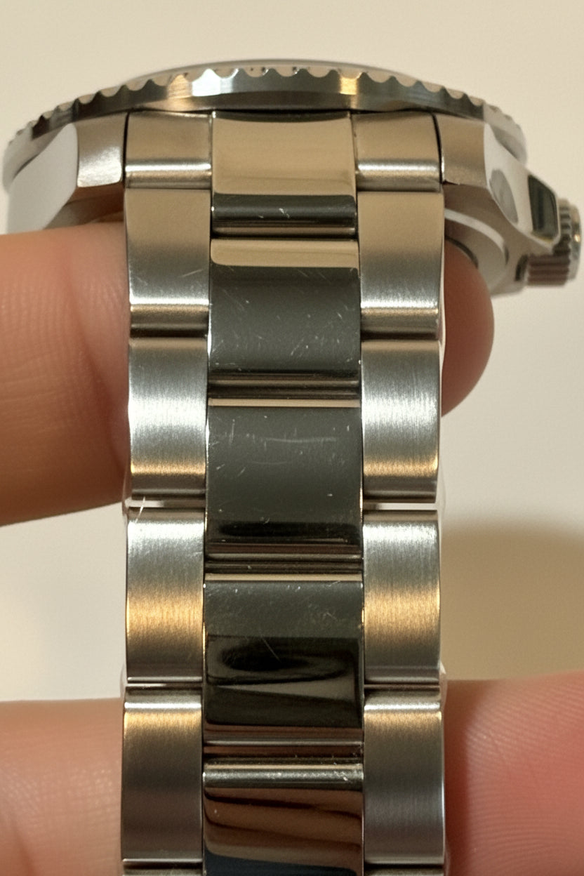 Close-up of Invicta Pro Diver Roulette House of Cards Men's 40mm 