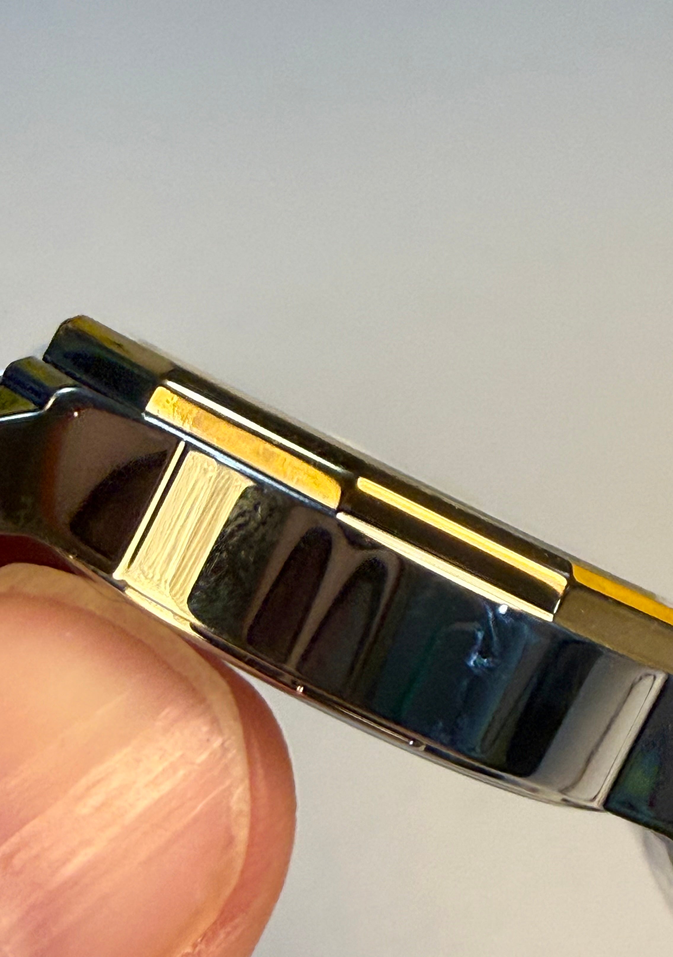 Close-up of a Speedway Ladies 34mm Combo with a reflective surface on a plain background