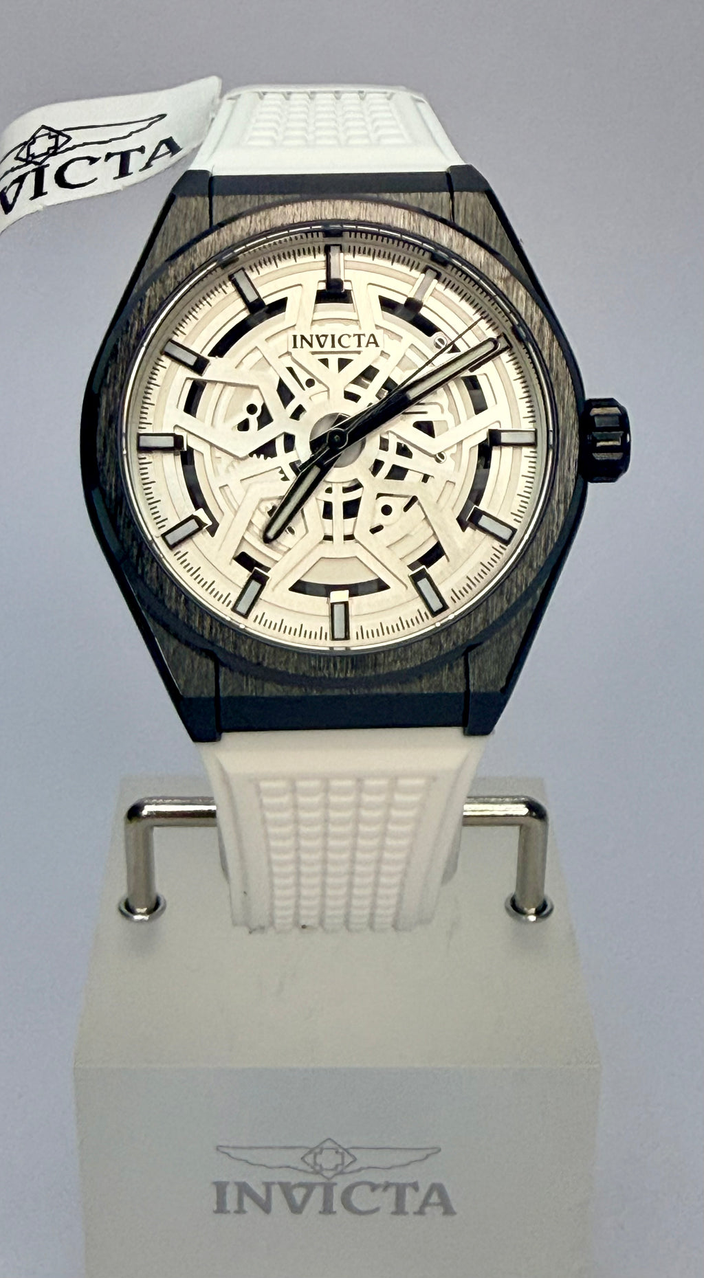 70058 Speedway Rim 46mm Stainless Steel White Dial Analog Watch Silicone Band