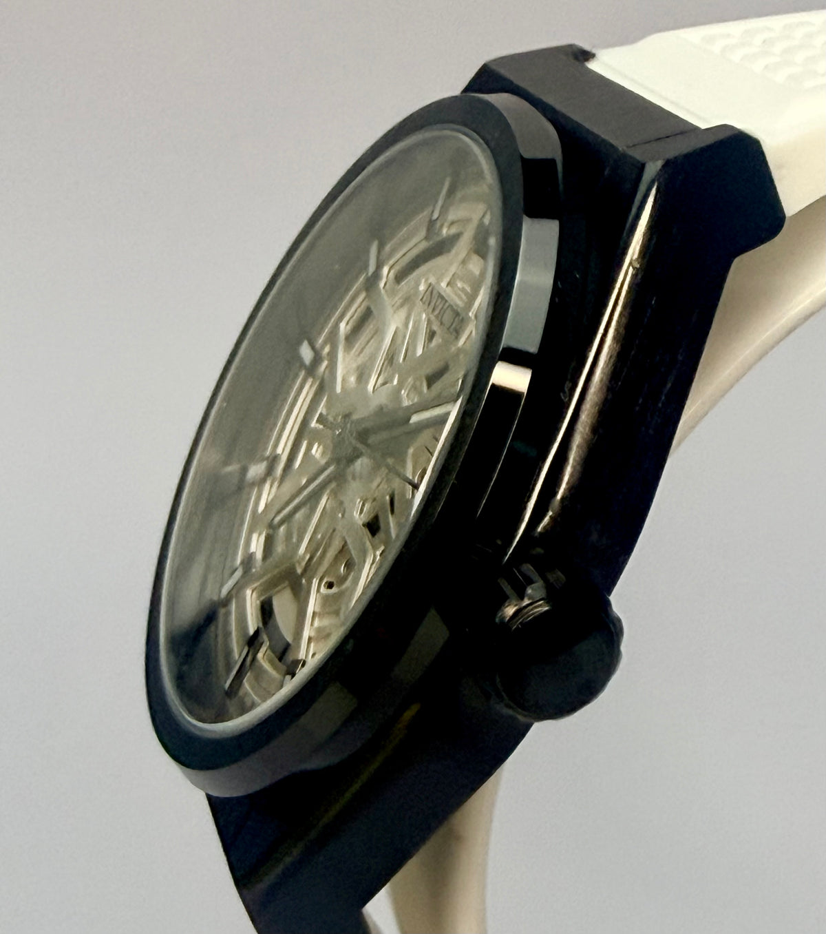 70058 Speedway Rim 46mm Stainless Steel White Dial Analog Watch Silicone Band