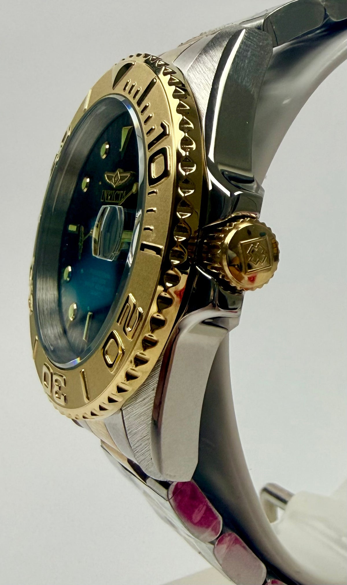 29948 Invicta Mens Pro Diver Abbysor Two Tone Black Dial Steel 43mm Watch