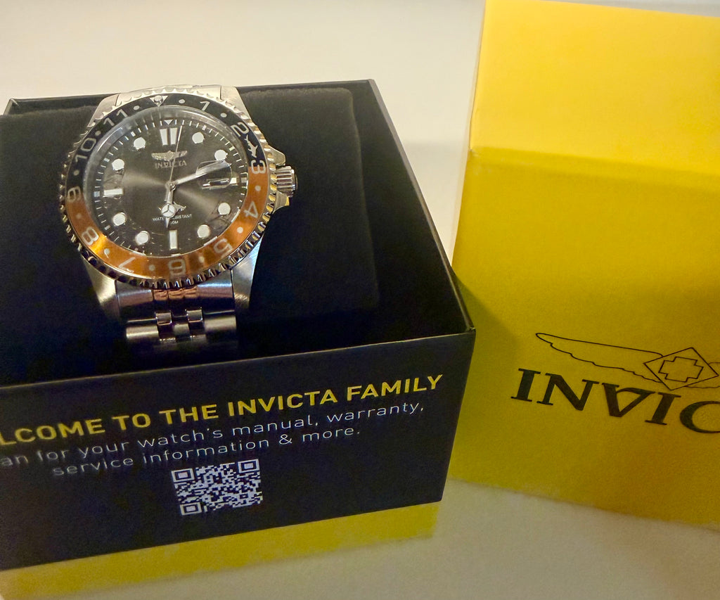 30621 Invicta Mens Pro Diver Charcoal Dial Stainless Steel 43mm Watch 100m PC32 in display