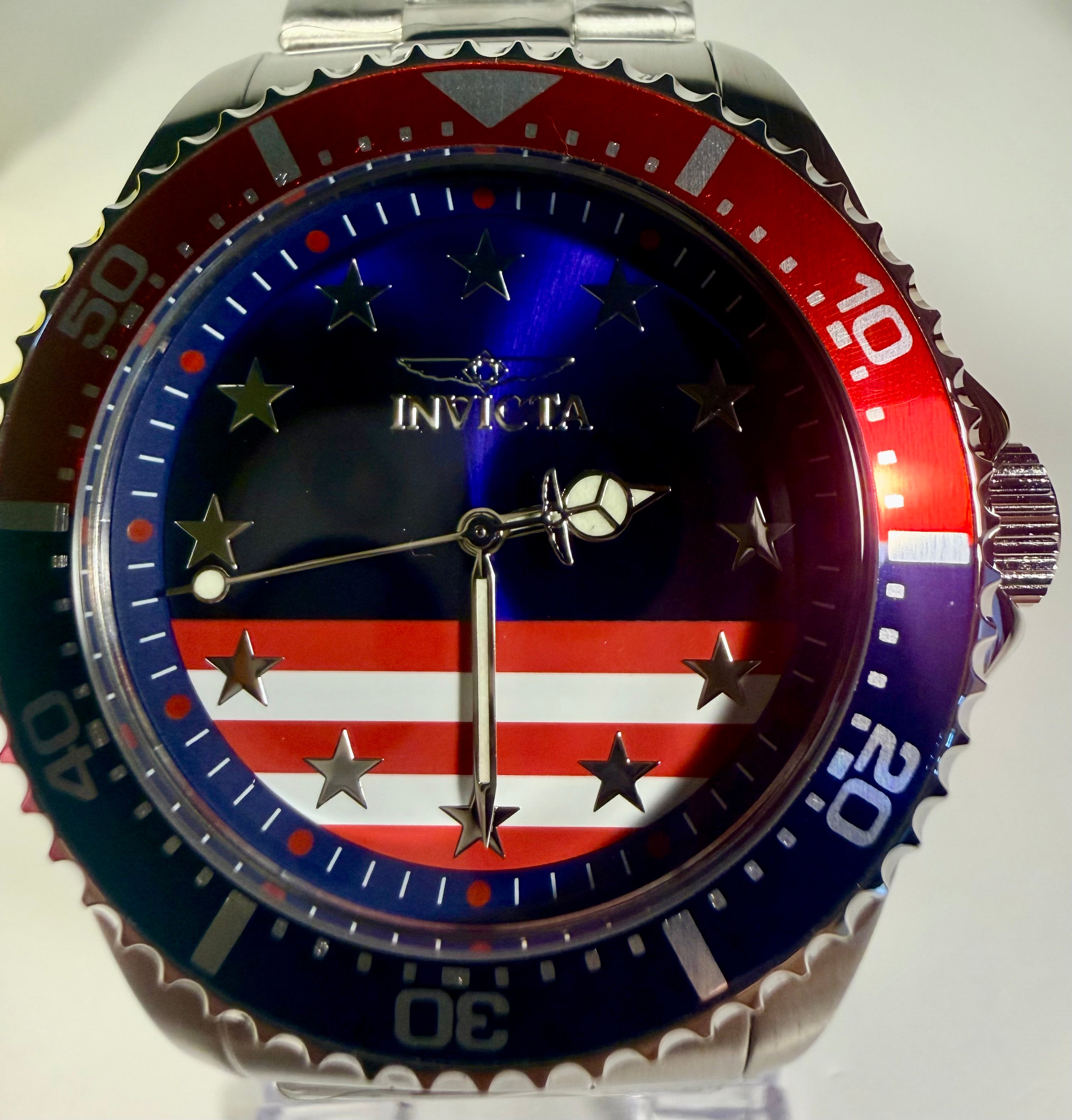 48942 Invicta Mens Pro Diver Stars and Stripes Edition 43mm Dial 200m Watch close up