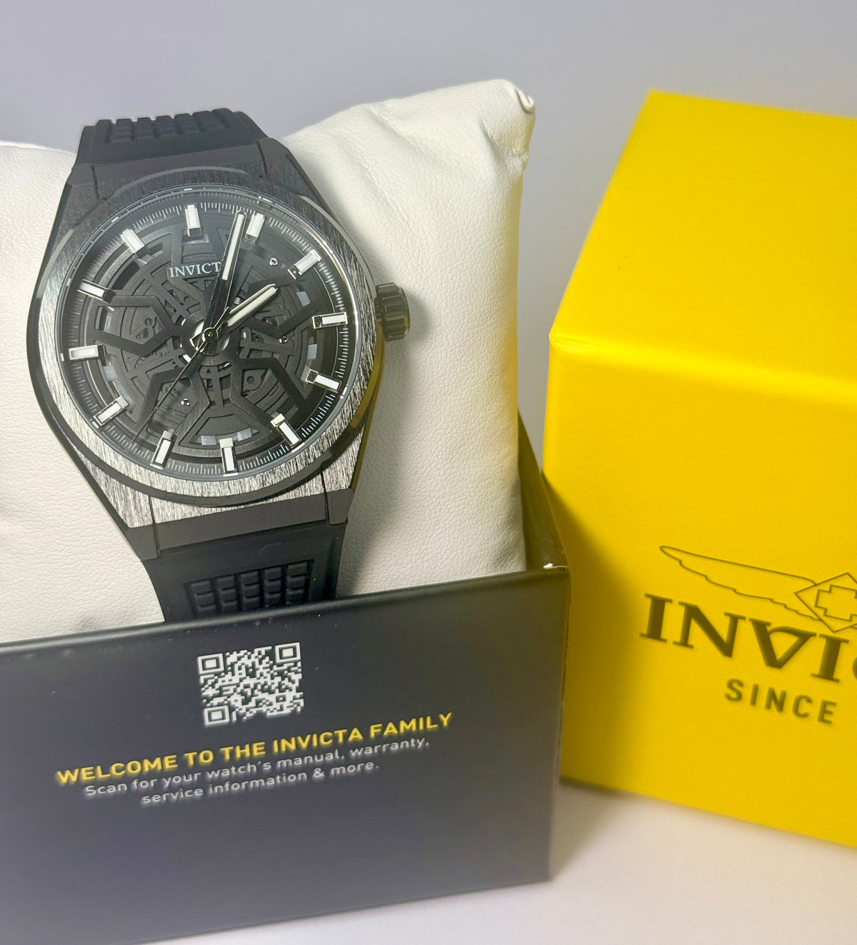 70057 Mens Speedway Rim 46mm Stainless Steel  Watch Mineral Crystal