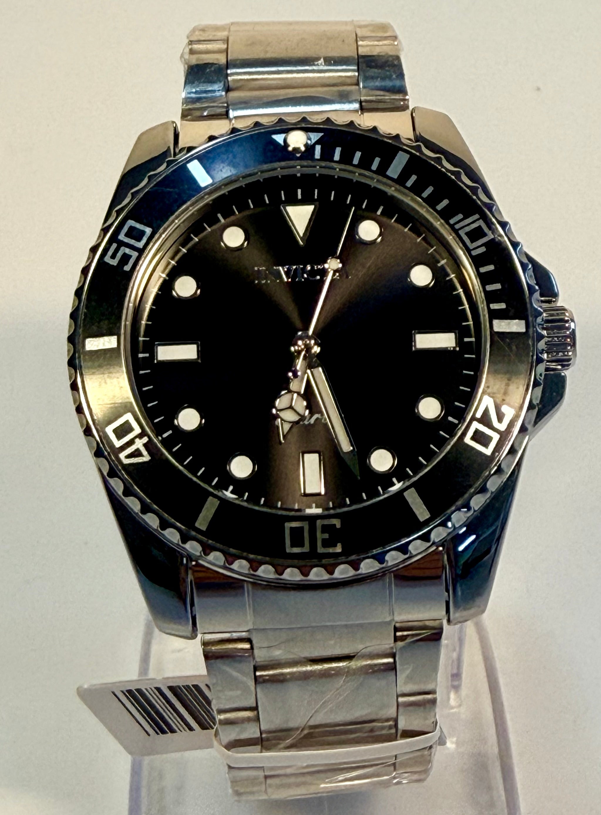 69401 Invicta Mens Pro Diver Vitreos Stainless Steel Bracelet Black Dial 42mm on pedestal