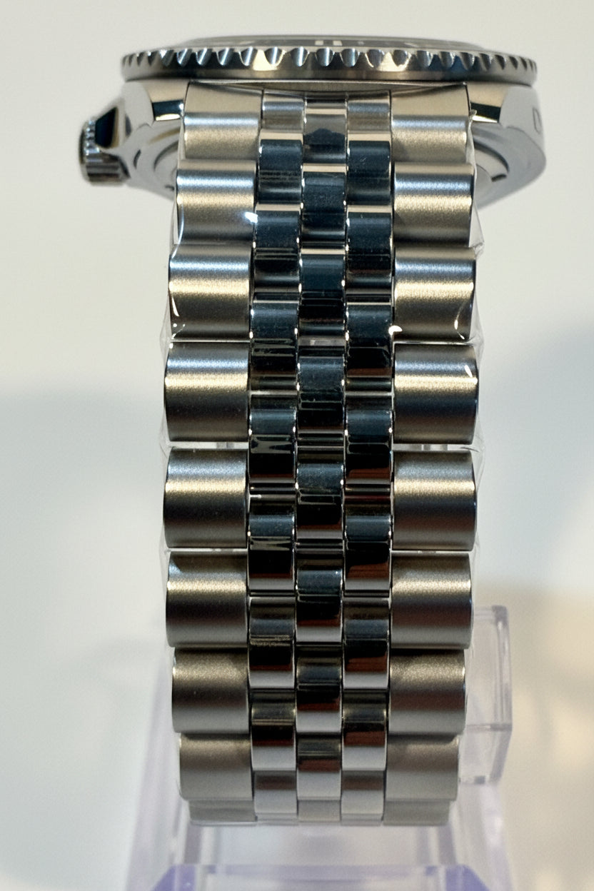 50804 Mens Pro Diver 100m WR Screw Down Crown 43mm Case Steel Bracelet Blue Dial band