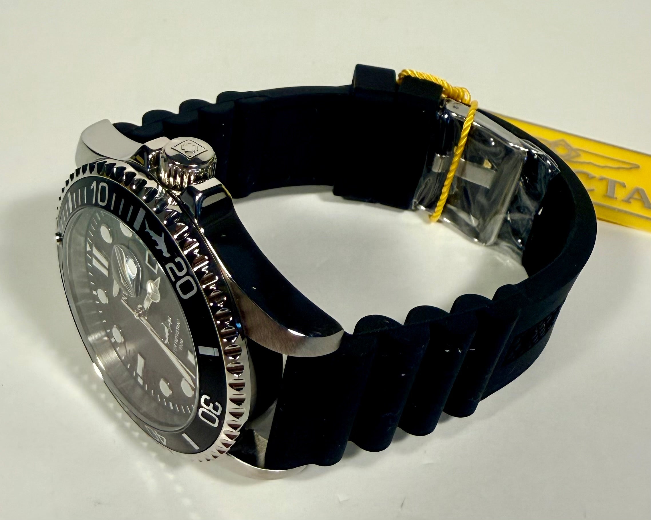 47161 Mens Pro Diver Stainless Steel Polyurethane Strap Black Dial 100m WR 48mm lying on a table