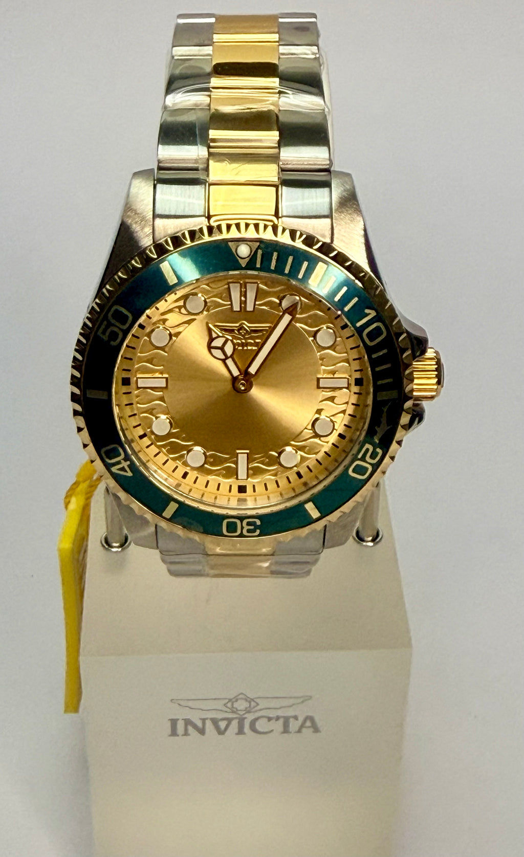 49697 Invicta Mens Pro Diver Crestcore Gold/Silver 43 mm with Special Case