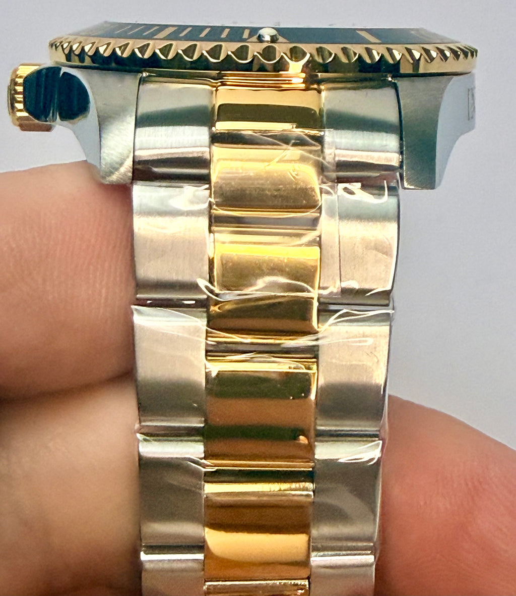 49697 Invicta Mens Pro Diver Crestcore Gold/Silver 43 mm with Special Case