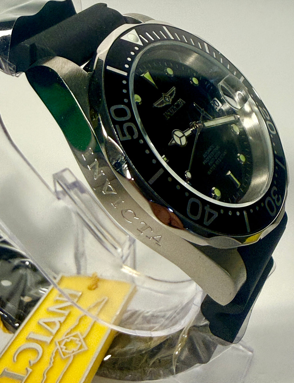 BUNDLE Invicta Pro Diver 9110 Men Automatic NH35A Watch W/ 2 Racing Keychains opposite side