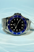 Montres Prestige 42mm Mens Pro Diver Diver Silver watch with a black face and blue bezel on a white background