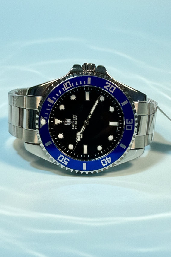 Montres Prestige 42mm Mens Pro Diver Diver Silver watch with a black face and blue bezel on a white background