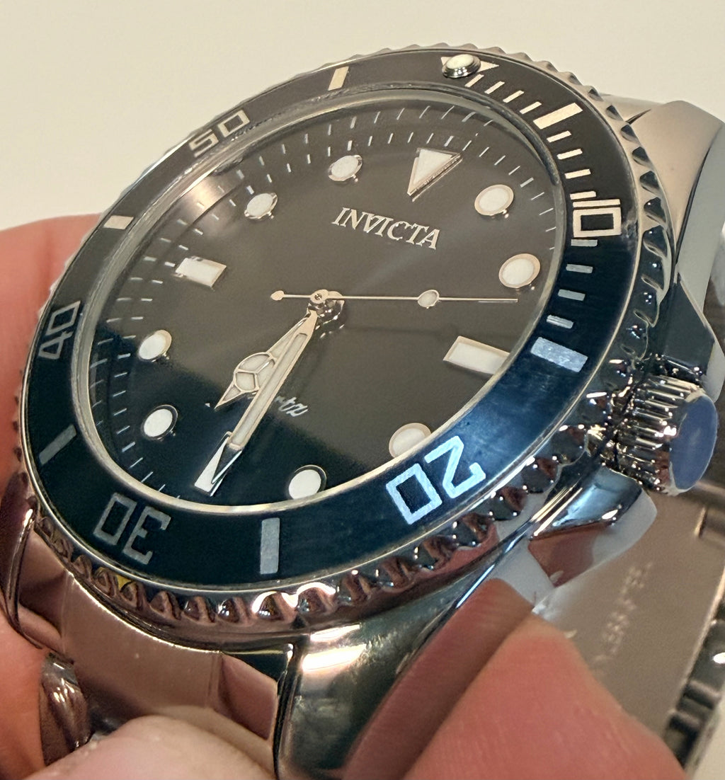 69401 Invicta Mens Pro Diver Vitreos Stainless Steel Bracelet Black Dial 42mm side