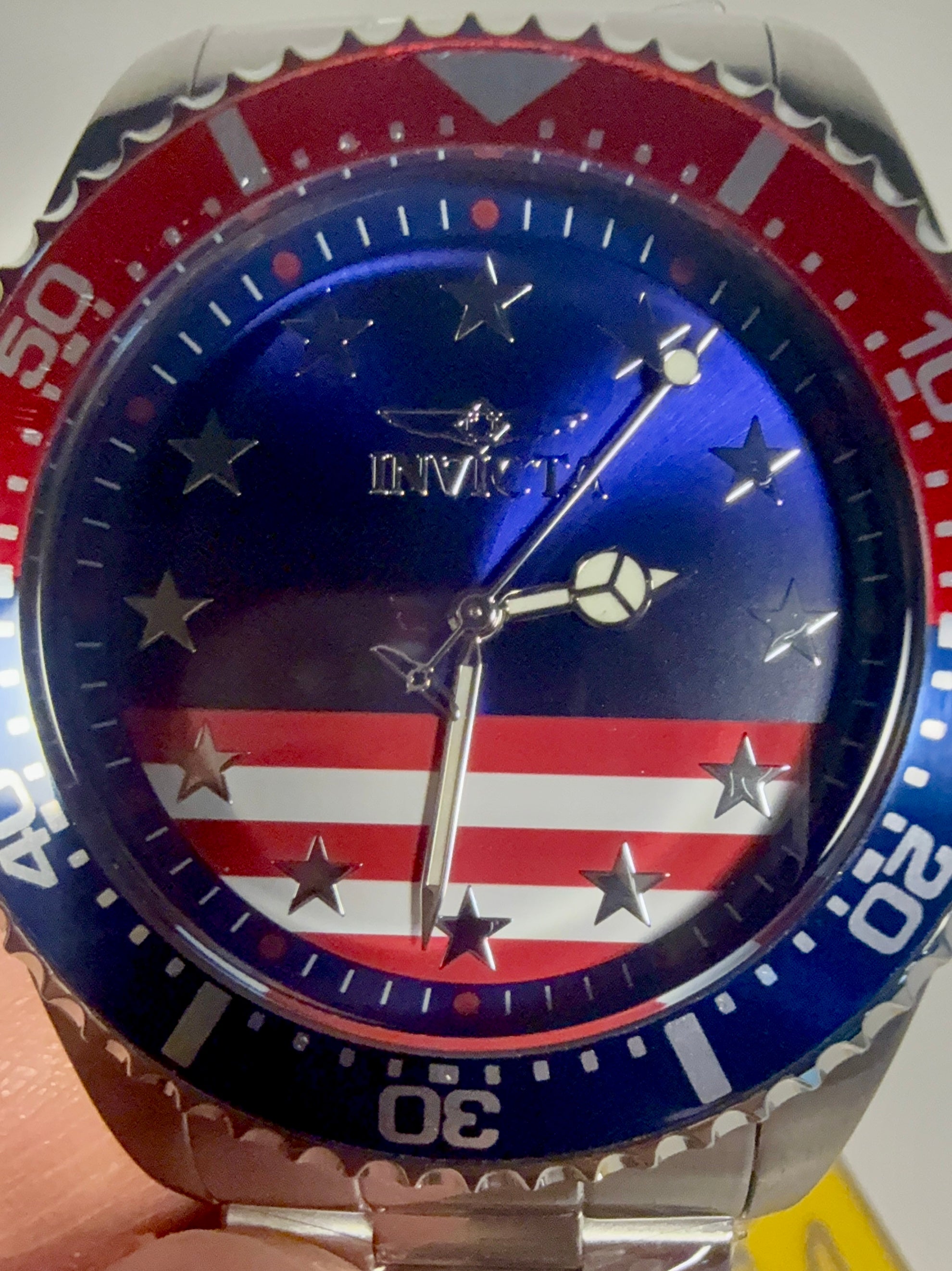 48942 Invicta Mens Pro Diver Stars and Stripes Edition 43mm Dial 200m Watch  close up