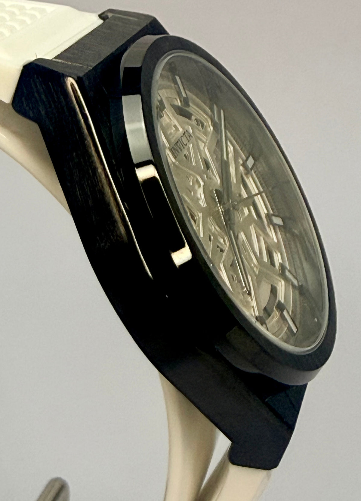 70058 Speedway Rim 46mm Stainless Steel White Dial Analog Watch Silicone Band