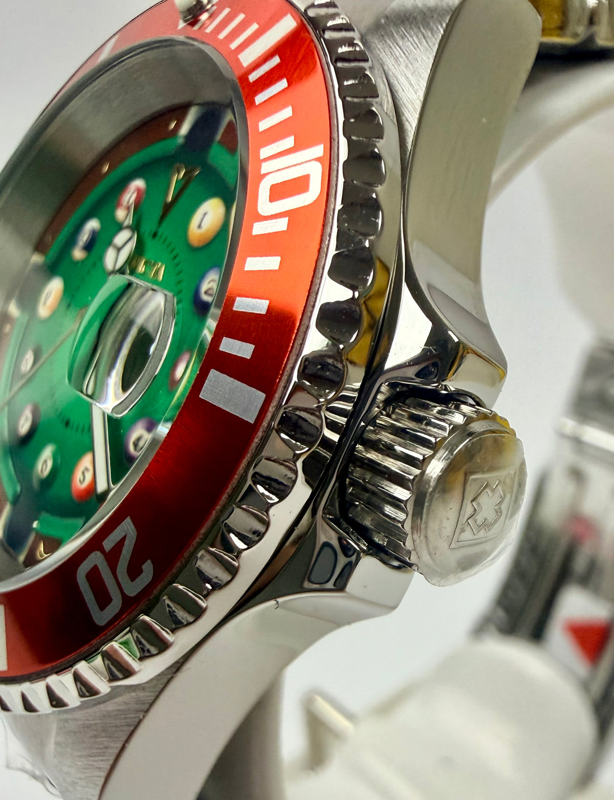 50523 Mens Pro Diver House of Cards Green Dial 40mm Watch with Divers Case