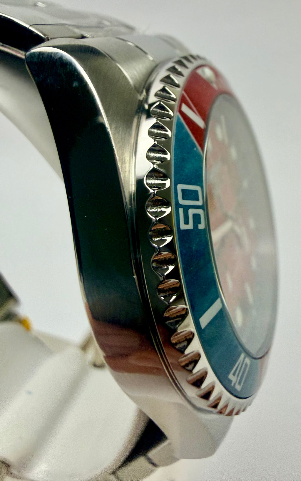 51055 Mens Pro Diver 43mm Steel Tennis Court Dial Stainless Steel Watch