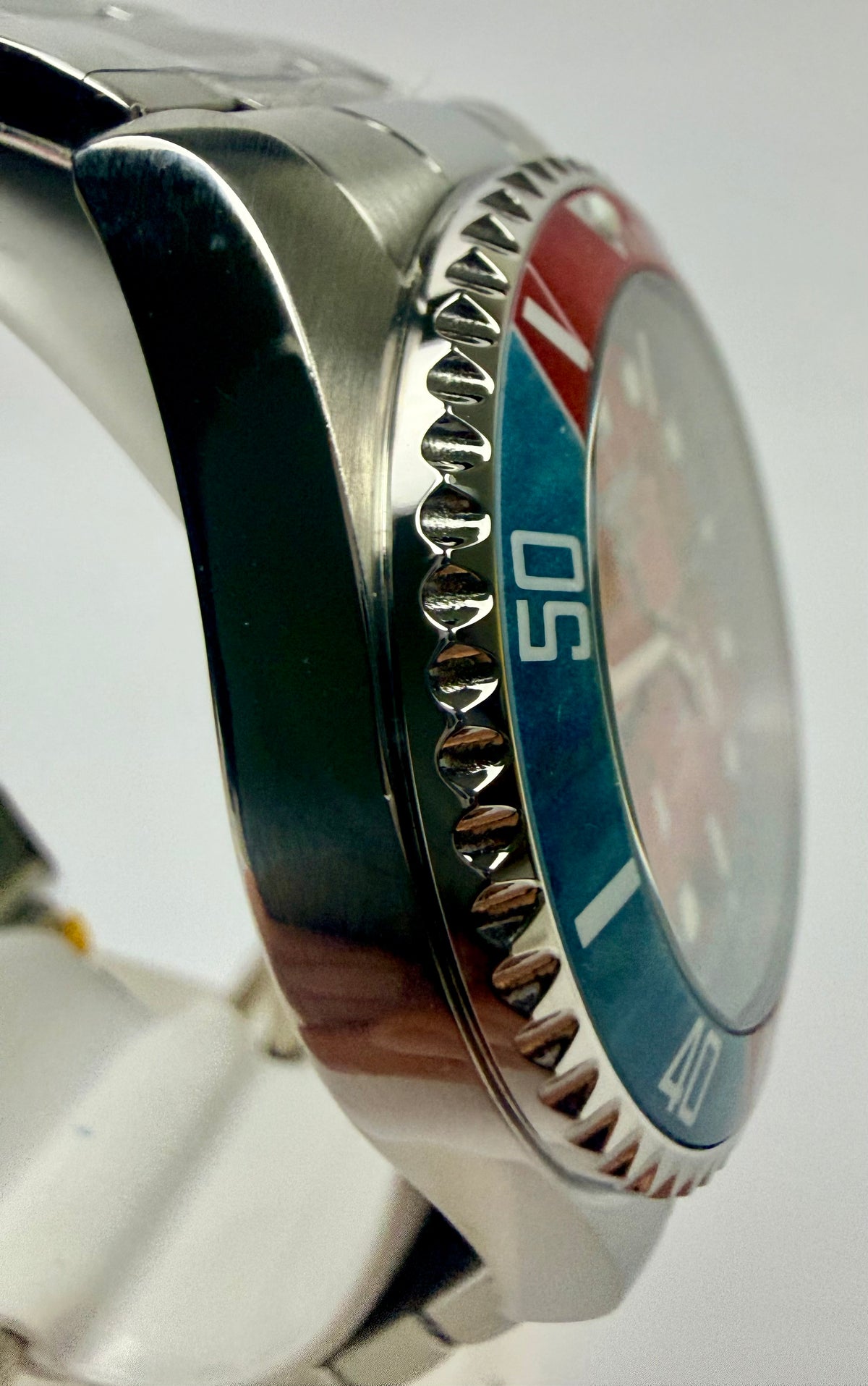 51055 Mens Pro Diver 43mm Steel Tennis Court Dial Stainless Steel Watch