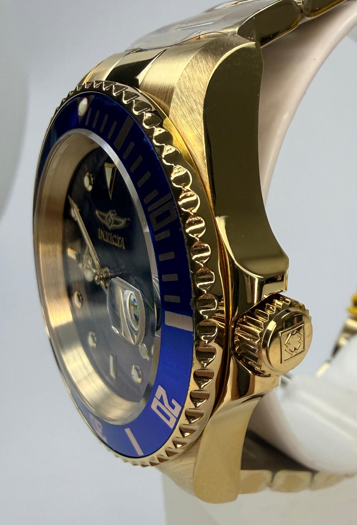 08930OBXL Invicta Mens Pro Diver Bathyos Automatic Gold Case Blue Bezel Black Dial