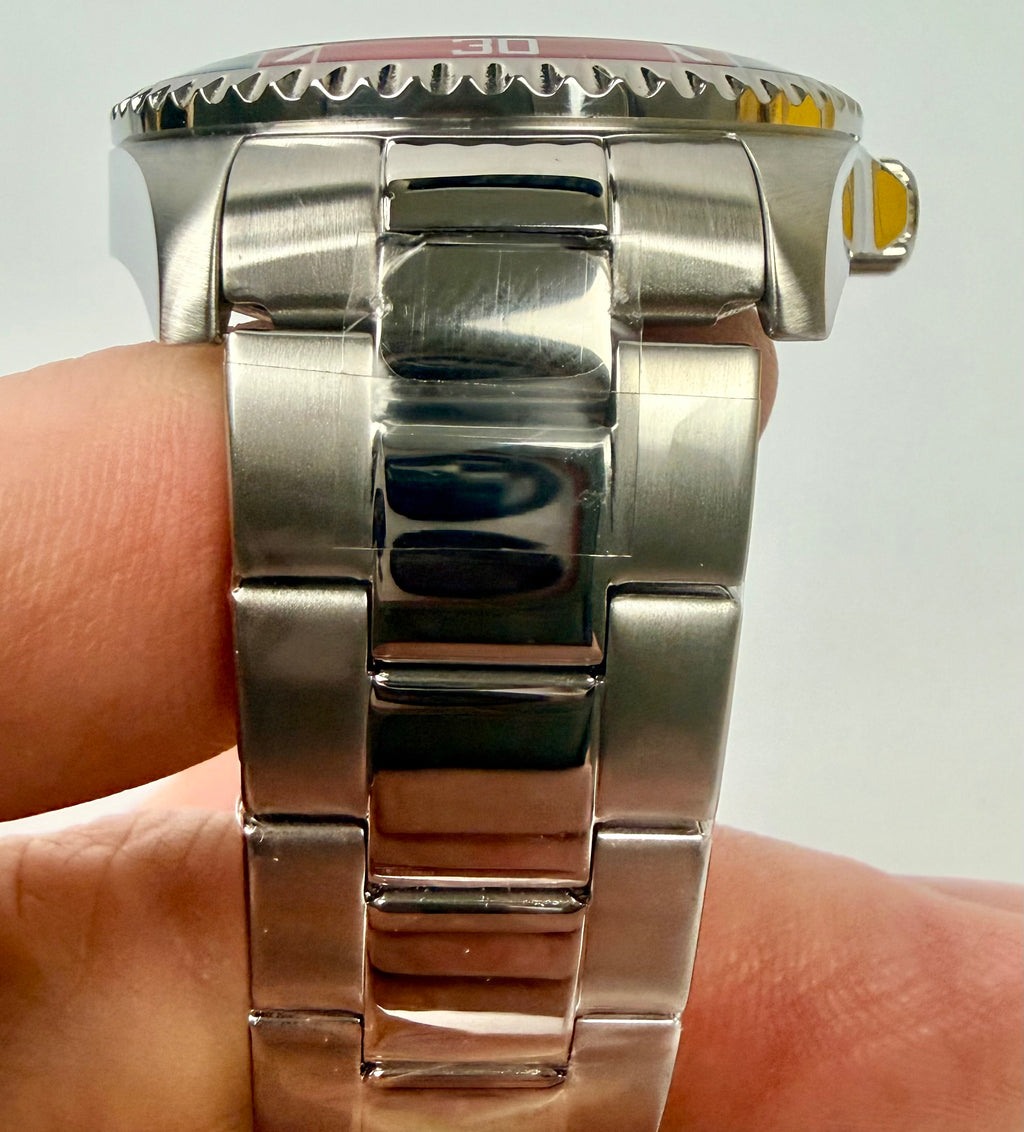 51055 Mens Pro Diver 43mm Steel Tennis Court Dial Stainless Steel Watch