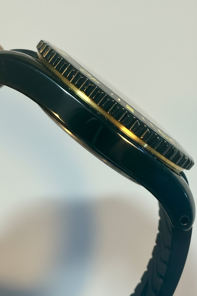 Close-up of a TechnoMarine TM-525006 Racing Legends 44mm Quartz 5 ATM Steel Black Dial Watch band with a blurred background