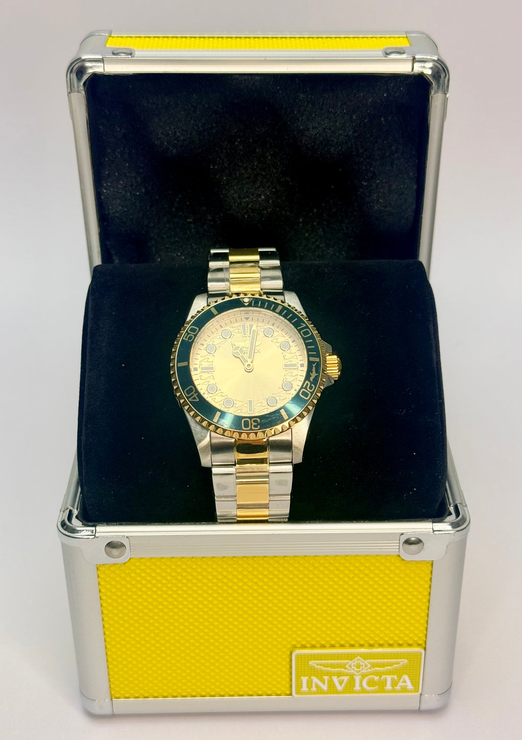 49697 Invicta Mens Pro Diver Crestcore Gold/Silver 43 mm with Special Case