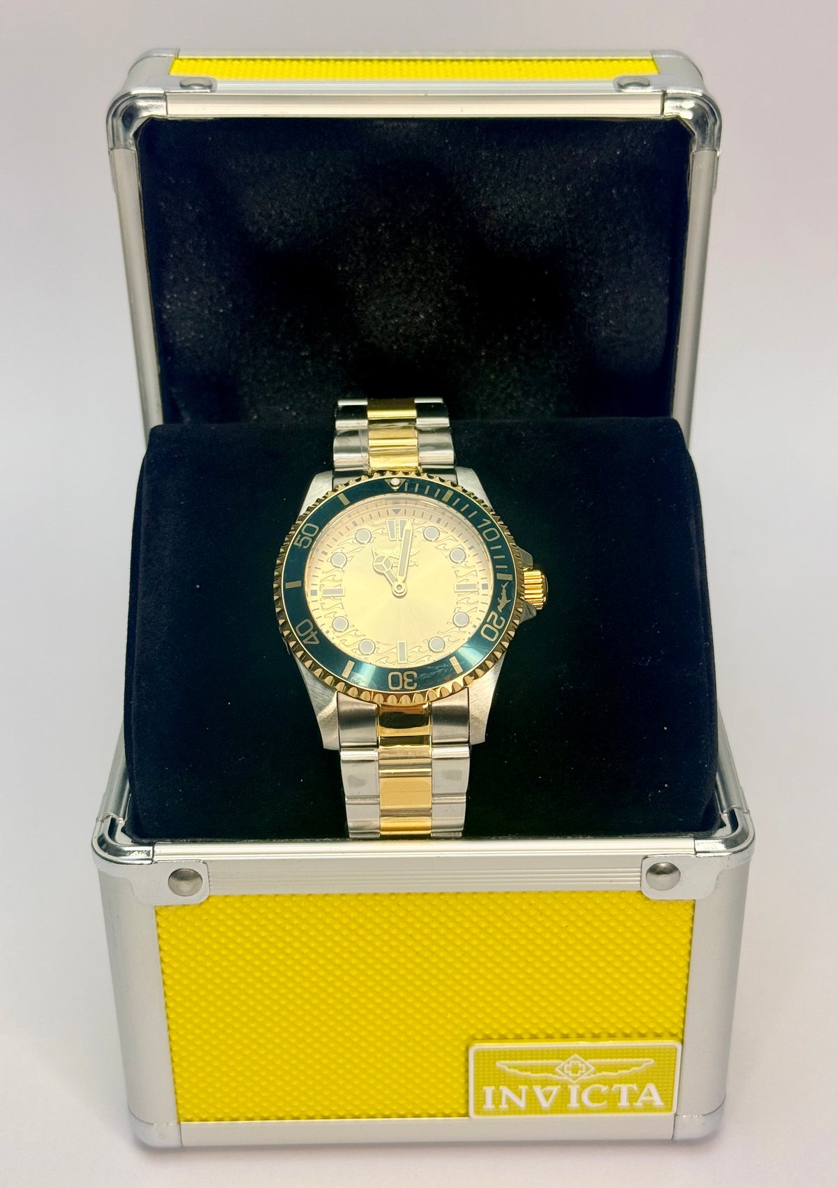 49697 Invicta Mens Pro Diver Crestcore Gold/Silver 43 mm with Special Case