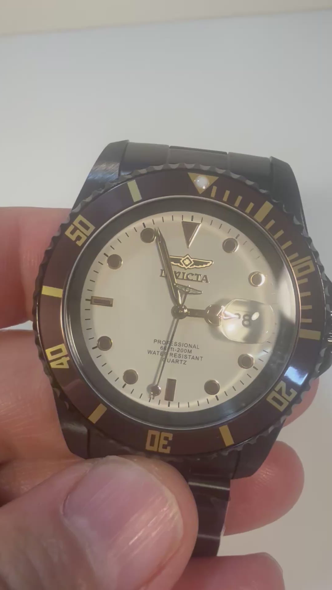 50531 Invicta Mens Pro Diver Vectide Chocolate and White Dial 42mm Stainless Steel Watch 200M	video